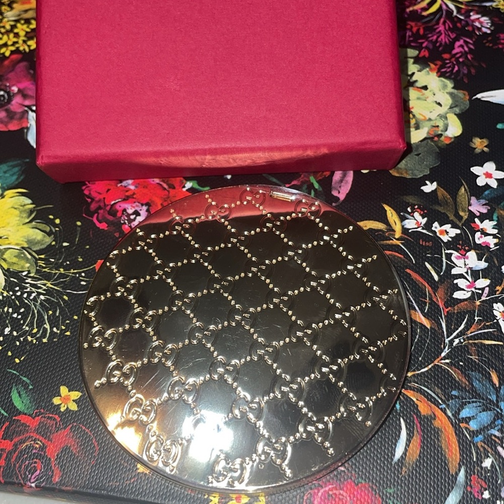 Stunning compact GG mirror, new - Picture 2 of 4